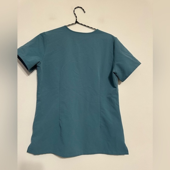 Figs Casma Three-Pocket Scrub Top™ - Size S - Picture 8 of 9